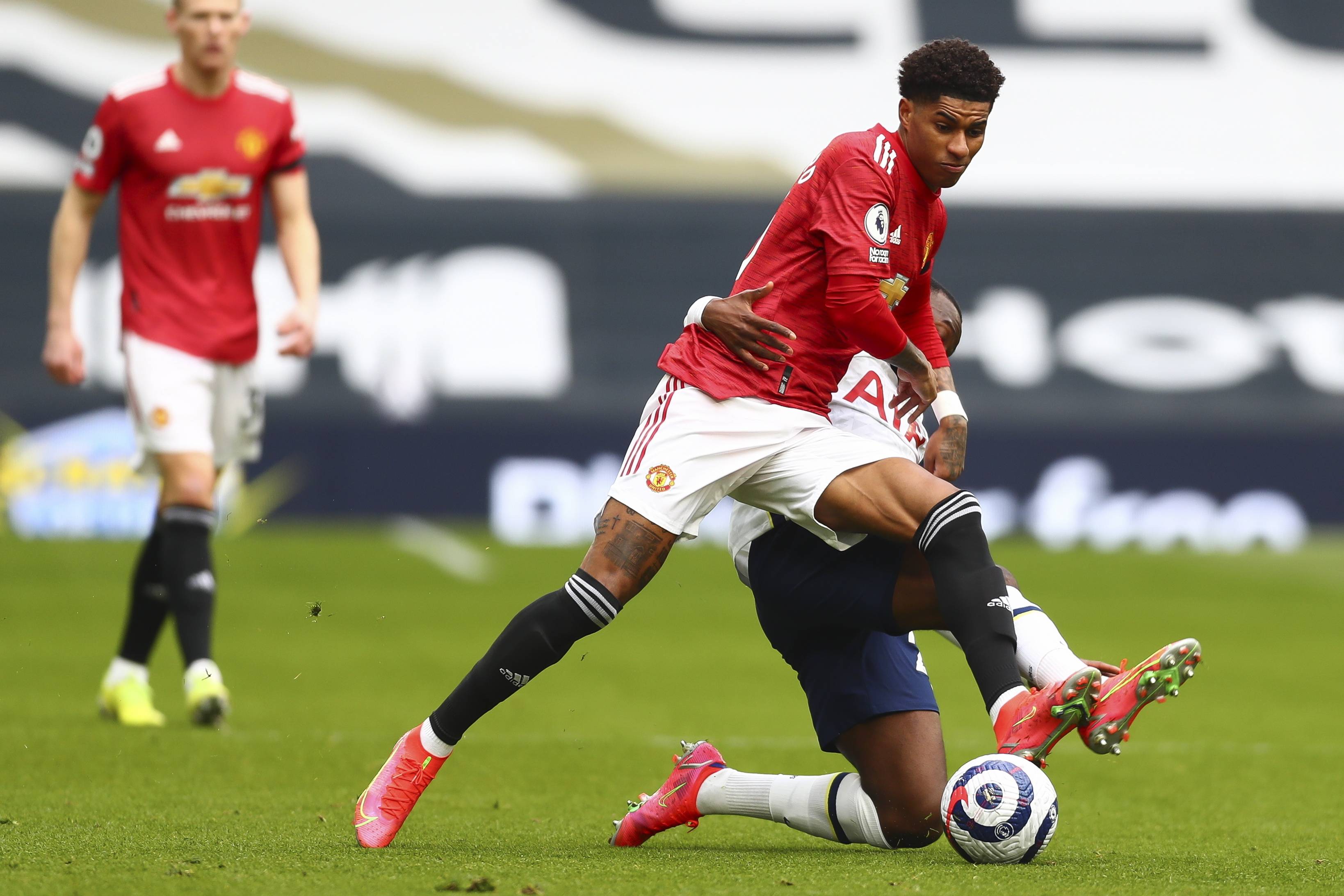 借其出色的 借其出色的